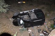 Kamyonet ve Otomobil Kafa Kafaya Çarpıştı, Otomobil Dereye Uçtu: 3 Ölü, 4 Yaralı