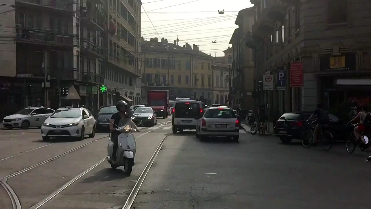 Ambulanza di Milano in Sirena By Vizzo
