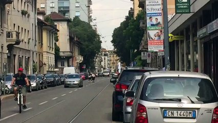 Ambulanza di milano in sirena da lontano By Vizzo