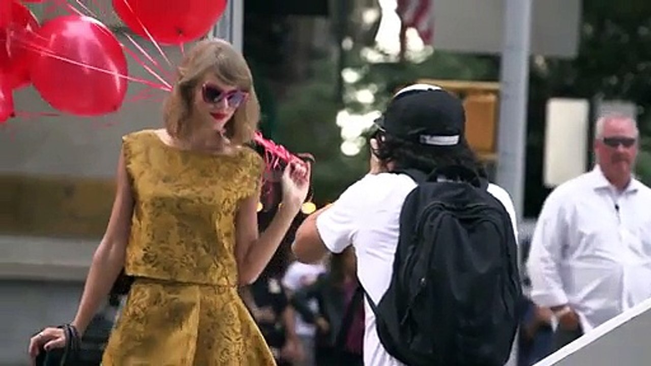 Taylor Swift - Look What You Made Me Do (Music Video)