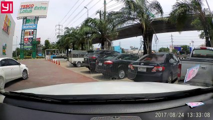 Out Of Control Truck Burst into Flames