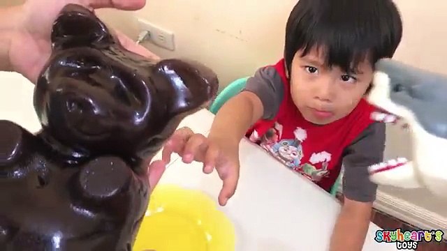 BAD BABY Shark eating our giant gummy bear - Feeding time with Skyheart and shark toys for