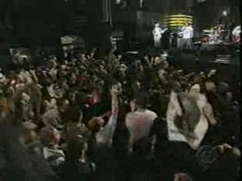 Rage against the machine - guerilla radio (live on letterman