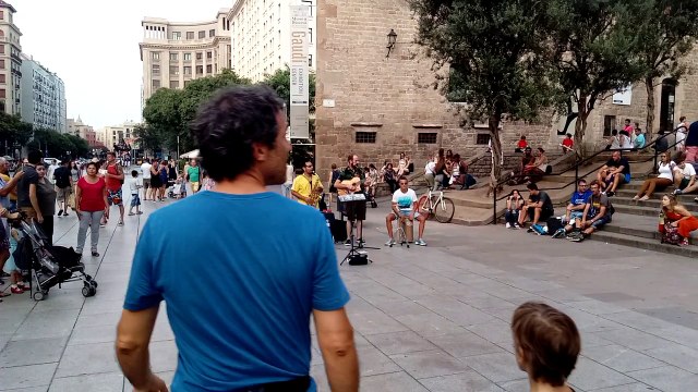 musicos callejeros en barcelona