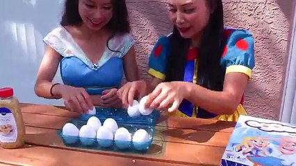 Snow white & Princess Jasmine Egged on Challenge! w/ Baby Fingerpaint, Frozen Elsa