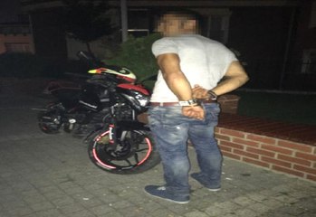 Polis Sandıkları Kişiye Kendilerini Kelepçelettiler, Şaka Yapacakken Gasp Edildiler