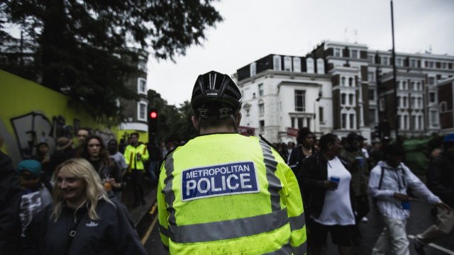 Police officer shows off impressive dance moves at Notting Hill carnival