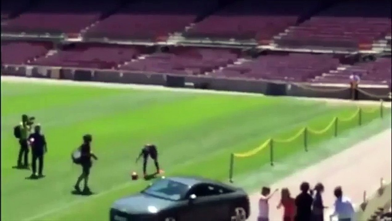 Barca : Lucas Digne n'arrive pas à jongler lors de sa présentation