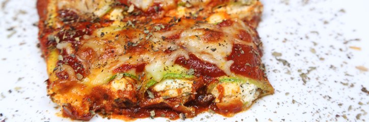 بالفيديو .. طريقة عمل اللازانيا بشرائح الكوسا بدل الباستا