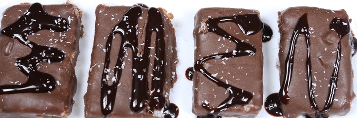 فيديو طريقة عمل قطع جوز الهند بالشوكولاته