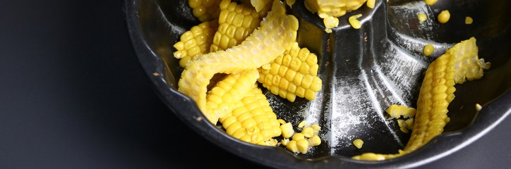 أسرع طريقة لأكل الذرة بسهولة