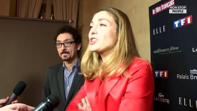 François Hollande : Julie Gayet émue lors de son renoncement à la présidentielle (Vidéo)