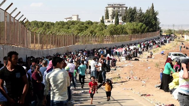 Des réfugiés syriens en Turquie rentrent chez eux pour l'Aïd