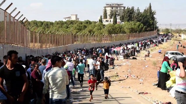 Des réfugiés syriens en Turquie rentrent chez eux pour l'Aïd