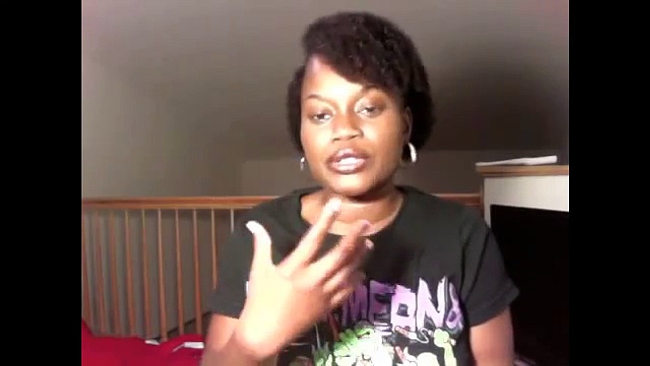 Et bouteille marron cliquez Canard Pendant bats toi en volant obtient fille frappé à Il regarder W / a chris figh