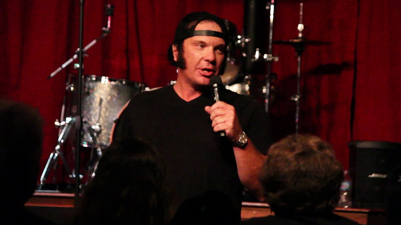 Brad Mitchell sings 'Way Down' Dad's Place Elvis Week 2017