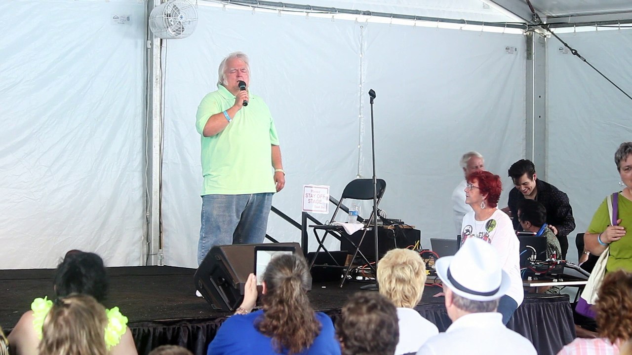 Bryan Clark sings 'How Great Thou Art' Elvis Week 2017