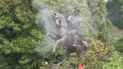 Samsun'da 'Atatürk Heykeli'ne Bayram Temizliği