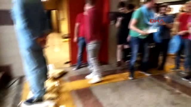 Taksim Meydanı'nda Kuvvetli Yağış