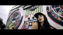 Music video for Rastrillala (Video Oficial) performed by Chacal y Yakarta.