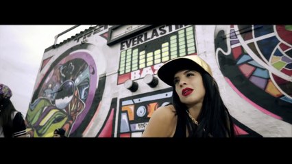 Music video for Rastrillala (Video Oficial) performed by Chacal y Yakarta.