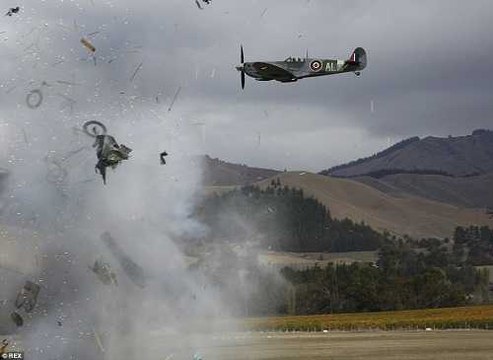 Pilotos retardados extremos, aviões de combate extremos, passe baixo e som julho de 2017