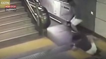 Chine : Une femme tombe à travers un escalator ! (Vidéo)