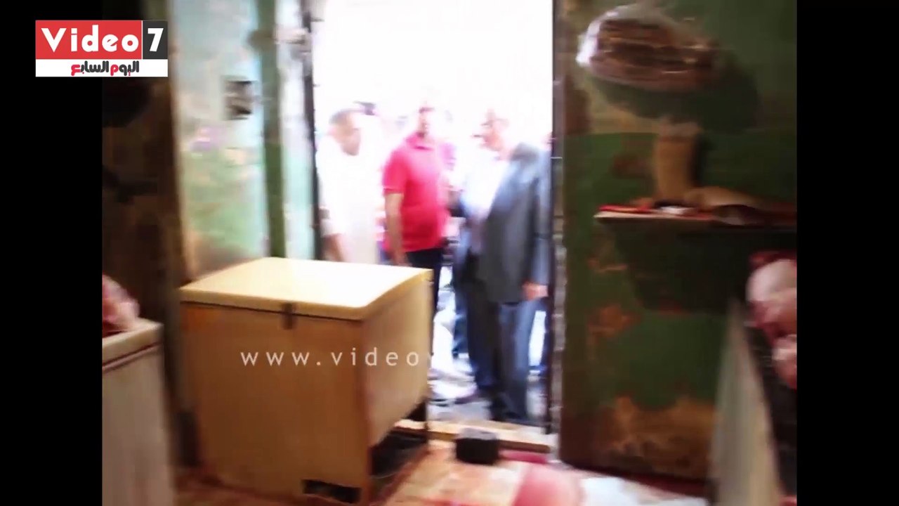ضبط جزار يبيع لحوم غير صالحة للاستهلاك اﻵدمى بد...
