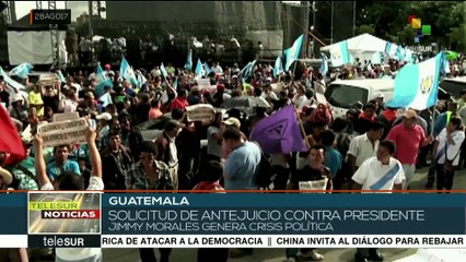 Guatemaltecos protestan y exigen un antejuicio al presidente