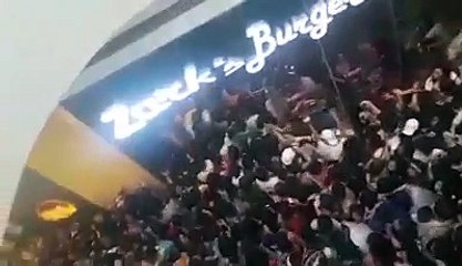 un burger à 13 centimes provoque le chaos devant des fast-foods