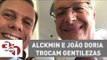 Geraldo Alckmin e João Doria trocam gentilezas durante evento nos EUA