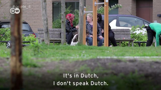A young Iraqi woman receives messages of hatred in the Netherlands. The peoples’ reactions will surprise you