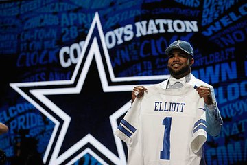 Fantasy owners take note: Ezekiel Elliott may delay his suspension