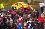 Varias personas se tomaron la vía para exigir escrituras de sus viviendas en Quito