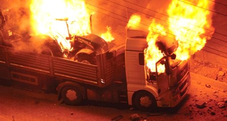 Siirt'te Yol Kesen PKK'lılar 5 İş Makinesini Ateşe Verdi