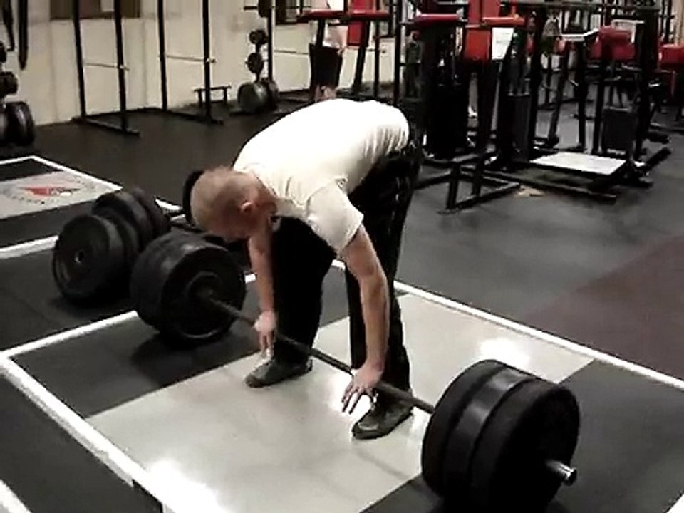 Il tombe dans les pommes après avoir soulever des haltères
