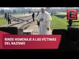 El papa Francisco recorre campo de exterminio nazi Auschwitz