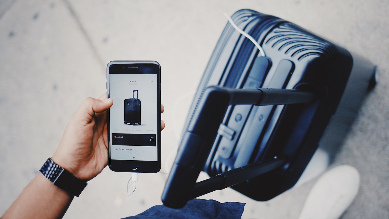 Never freak about losing your luggage again with this GPS tracking travel set