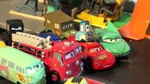 Des voitures tourner au ralenti foudre hors radiateur route ressorts menace déballage avec Kidschanel pixar 500