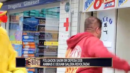 Dupla sai em defesa dos animais na porta do açougue e deixa a galera furiosa