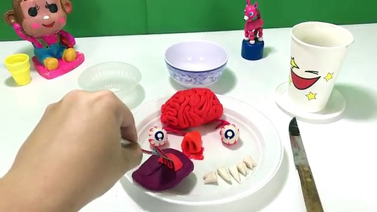 Klunatik Eating BRAINS, EYEBALLS and a TONGUE!!! Kluna Tik Dinner #37 | ASMR eating sounds