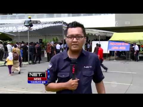 Live Report di Juanda Para keluarga penumpang Air Asia QZ 8501 menanti kabar - NET12