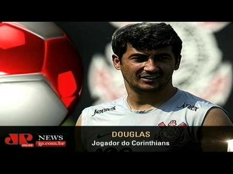 Douglas comenta o apelido que ganhou dos companheiros do Timão