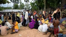 Thousands of Rohingya stranded on Bangladesh border