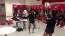 Neymar, Alves, Silva et Marcelo font un 2 vs 2 dans le vestiaire brésilien