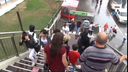 Kapalı Çarşıyı Su Bastı, Caddeler Göle Döndü