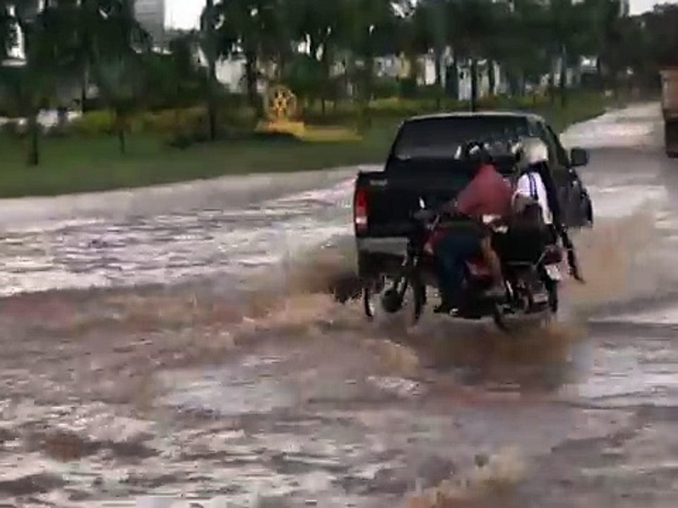 Moto vs. Bueiro