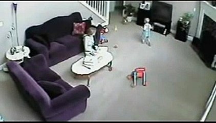 Une babysitter violemment agressée par le chat de la famille venu défendre le bébé qui pleurait