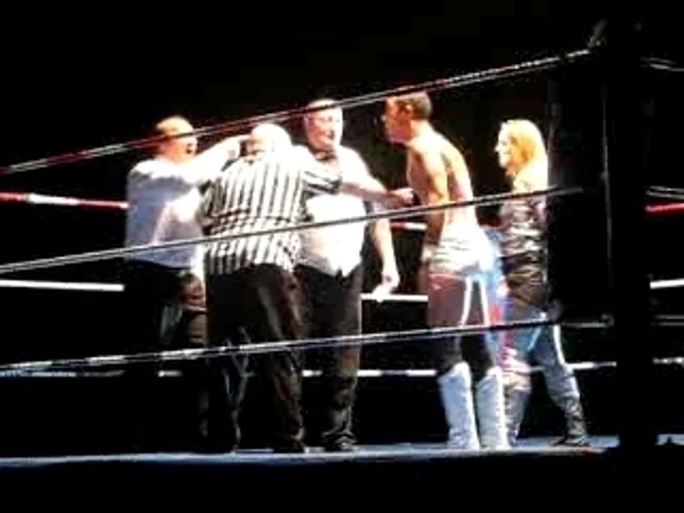Catch altercation arbitre et white storm