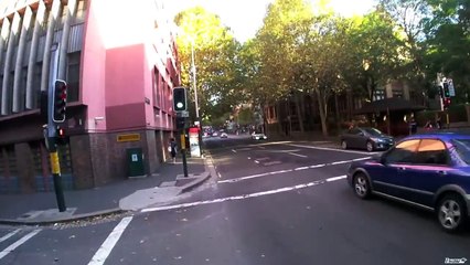 Road Rage - Motard vs cycliste - Grosse droite